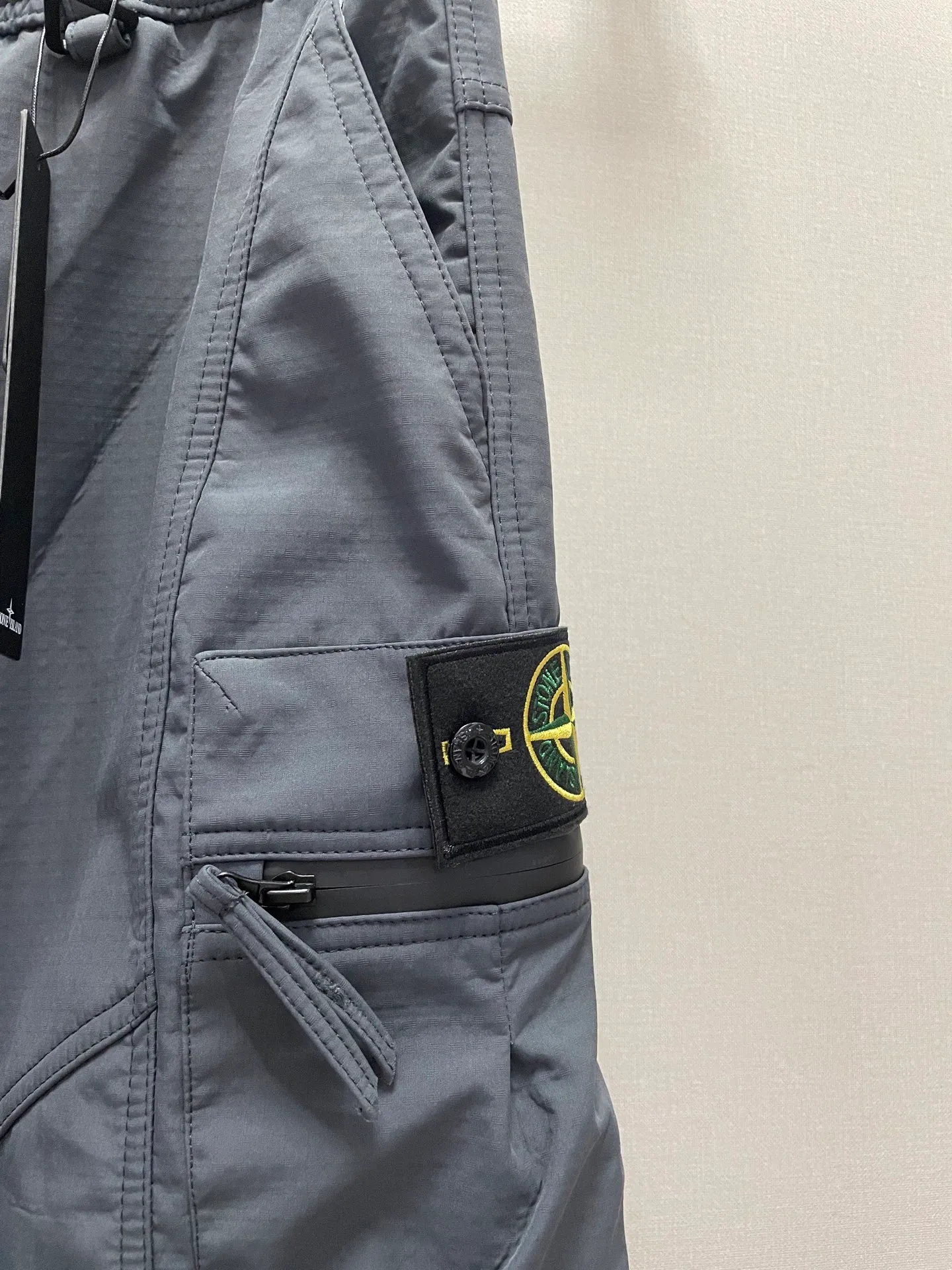 Actual photo of dark gray details # P280